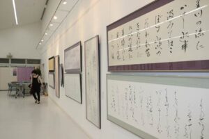 展示作業が終わった「ー書創ー綺羅」が開かれる三条東公民館の会場