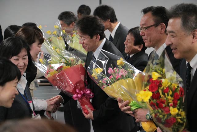 退職者に部下から花束