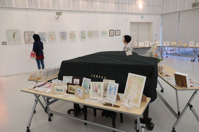 たくさんの作品が並ぶ会場