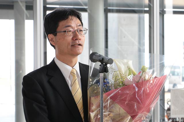 あいさつする鈴木市長