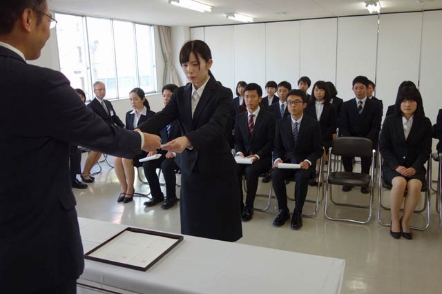 三条市の新採用職員辞令交付式