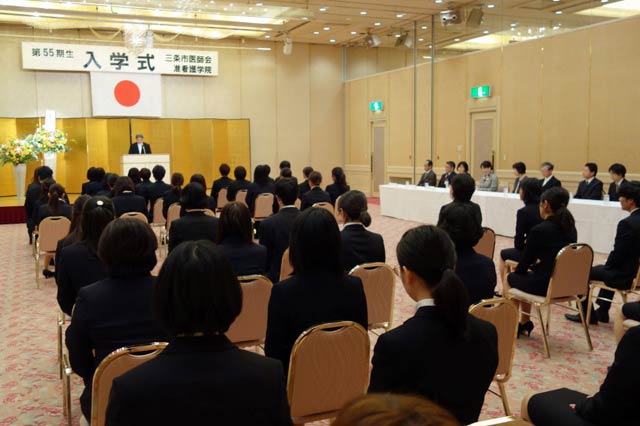 三条市医師会准看護学院の第55期生入学式
