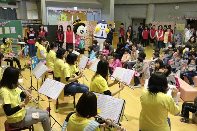 中越ひかりママ楽団の演奏