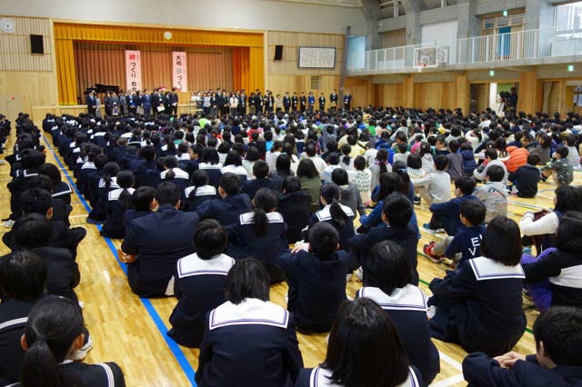 県内初の義務教育学校「三条市立大崎学園」で1学期の始業式