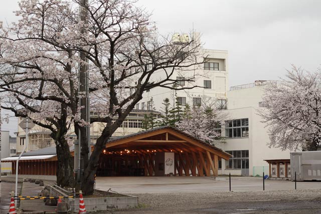 7日昼の三条市・ステージえんがわ