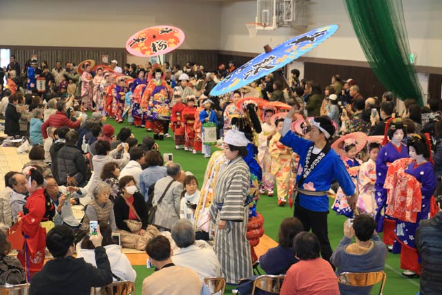 分水おいらん道中