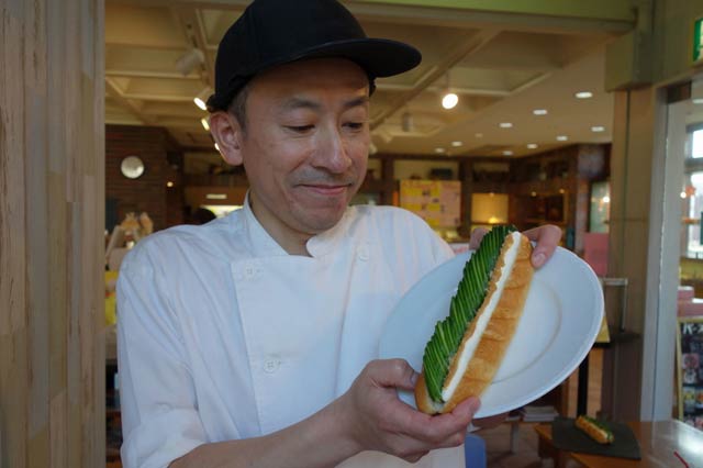 石山工場長と「もろきゅうサンド」