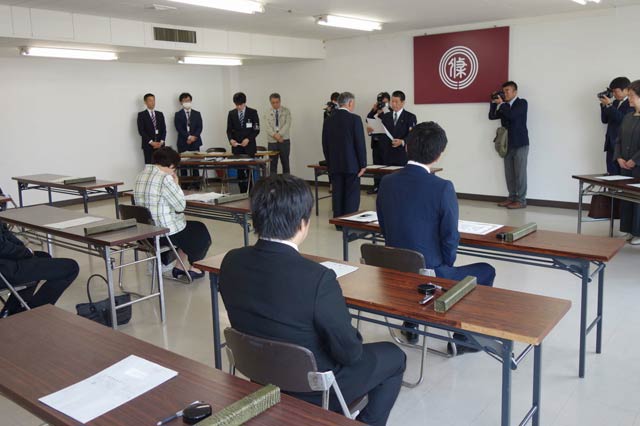 三条市議選当選証書付与式