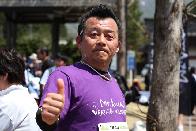 玉の汗で4kmを走り抜いた下田中の八木校長