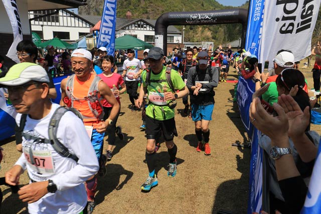 トレイルランニング三条カップ15kmのスタート