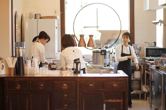 旧伊藤医院をリノベーションしてオープンしたカフェ「LAND.」