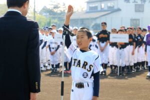 選手宣誓する南小スターズのキャプテン6年杣木健人君