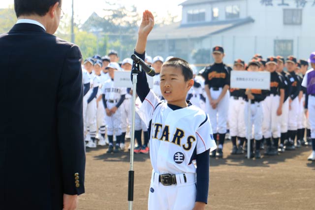 選手宣誓する南小スターズのキャプテン6年杣木健人君