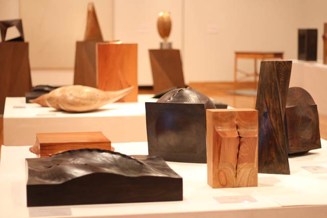長岡市栃尾美術館で開かれている近藤邦雄遺作展