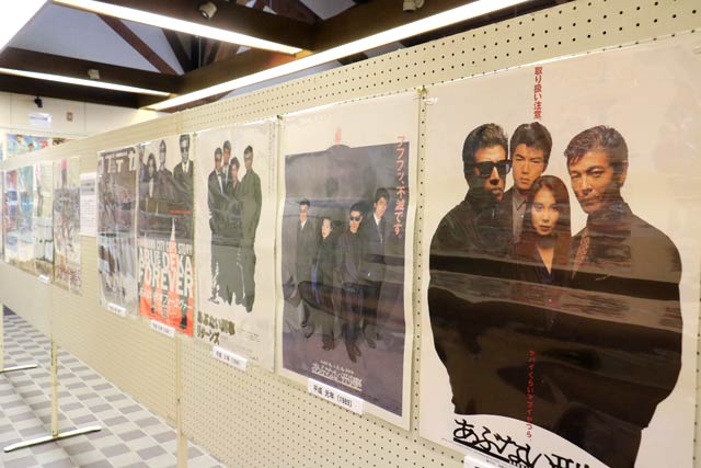道の駅「良寛の里わしま」の「和らぎ家ギャラリー」で開かれている第2回なつかしの映画ポスター展