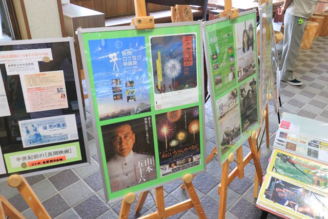 映画ちらしの展示