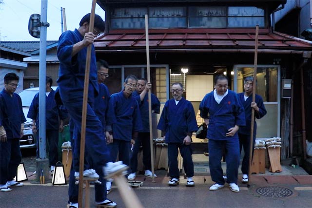 三条道祖神会の天狗の練習