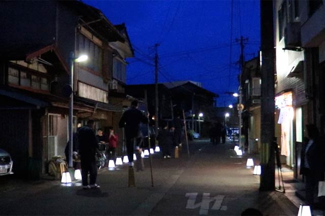真っ暗になっても練習が続く