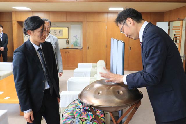 国定市長も演奏に挑戦