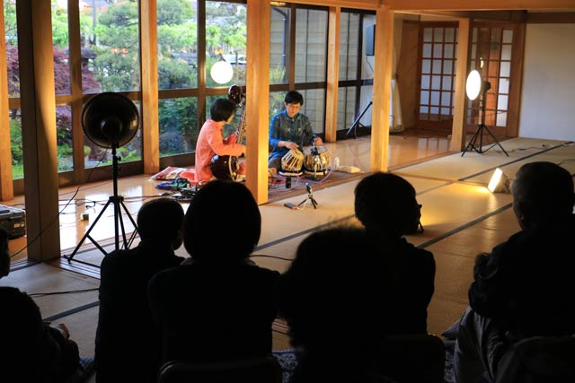 シタールとタブラによるインド音楽の演奏