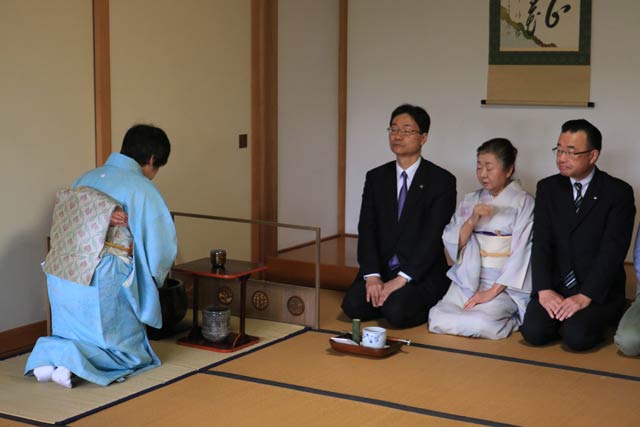 鈴木市長と仲野教育長も席に