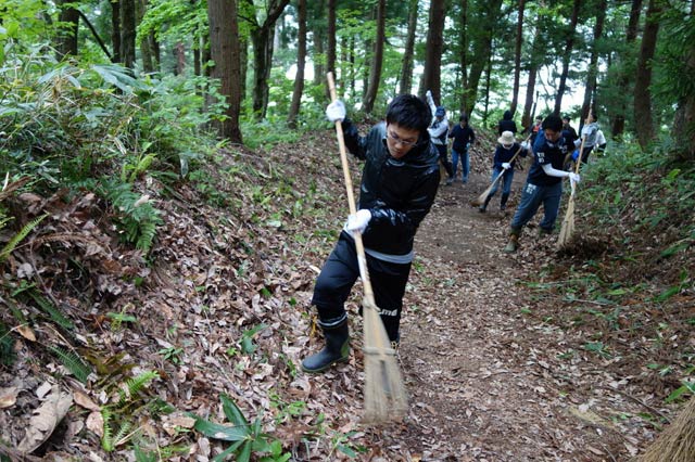登山道の清掃