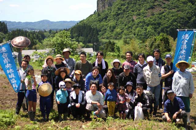 新潟県連合会県央地域協議会が三条南五百川の棚田で田植えワークショップ