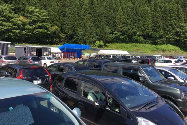 160台収容の駐車場は満杯