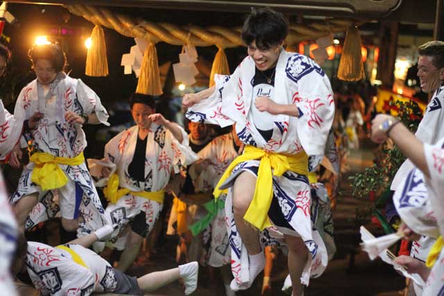 横町万灯保存会の舞い込み