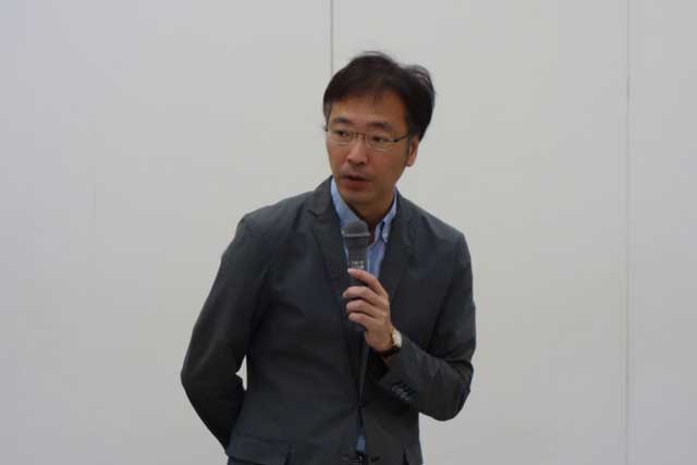 あいさつする国定三条市長