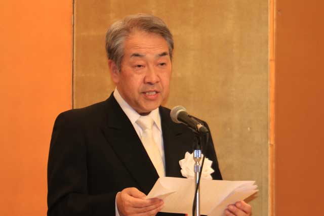 式辞を述べる原田支部長