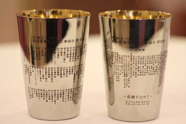 組合員加盟社名と来賓名を入れた記念のステンレスタンブラー