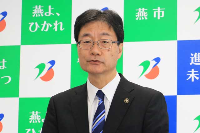 会見する鈴木市長