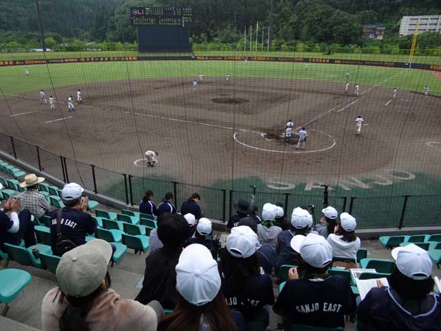 9、10日と開かれている三条市親善高校野球大会