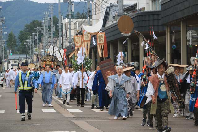 大通りを進む