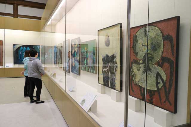 三条市歴史民俗産業資料館で開かれている企画展「生誕100年 森川ユキエ」