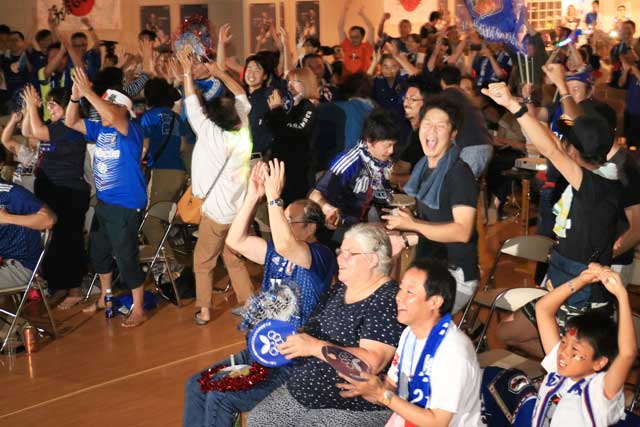 試合終了で歓喜にわく会場