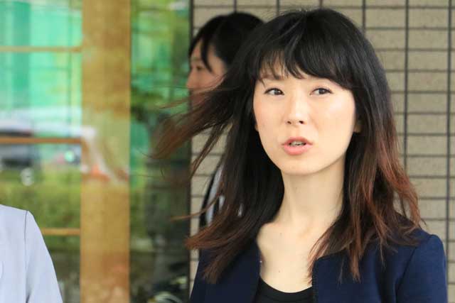 田上町の佐藤町長はじめ三役の退任式後の見送りを見届けたいと訪れた今井氏