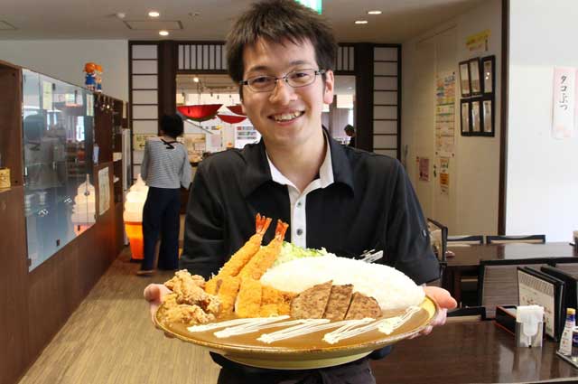 1人で15分以内に食べれば無料になる巨大カレーライス