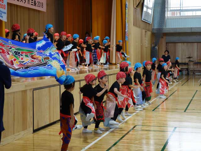 つくし保育園園児の遊戯