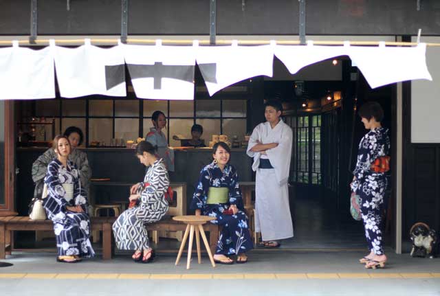 遊亀楼魚兵でランチを食べてまちあるきをするイベントでTREで休憩