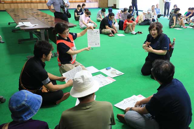 分水福祉会館で初めて聴覚障害者を対象にした避難訓練