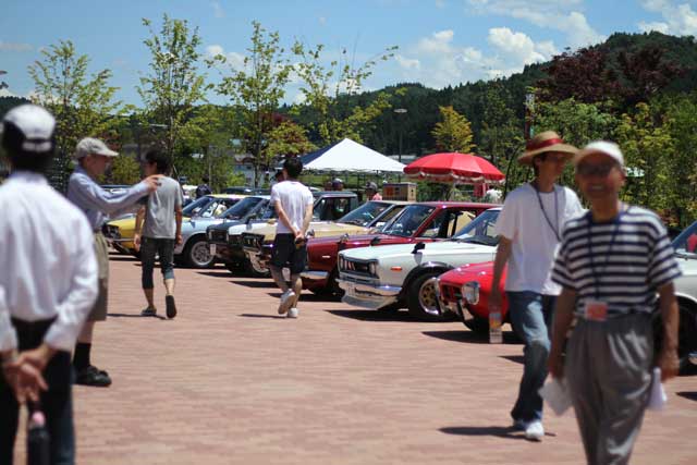 「道の駅 庭園の郷 保内」で開かれた「昭和の自動車展× ものづくりのまち三条」