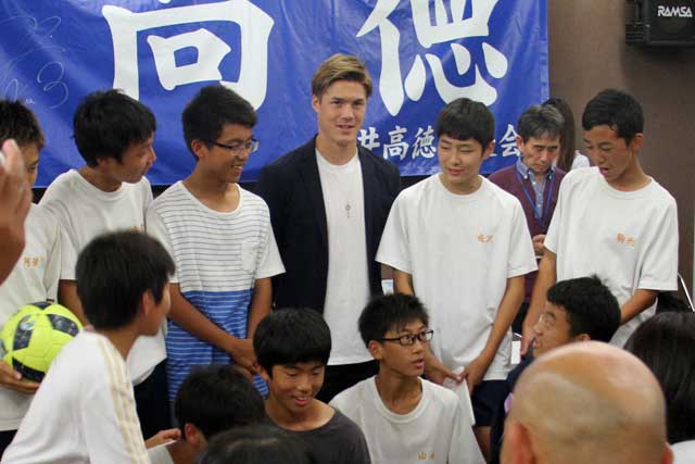 酒井高徳選手が出身の三条市で帰国報告会