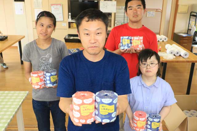 デザイナーの関川さんと利用者