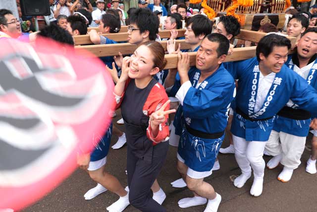 100人みこし