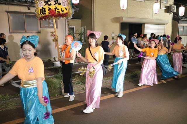 燕市元気磨きたい「湯上がり娘たち」