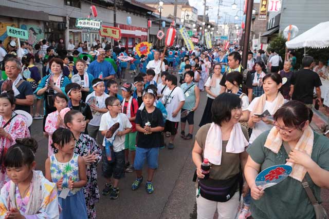 第47回飛燕夏まつりを締めくくる燕ばやし大会