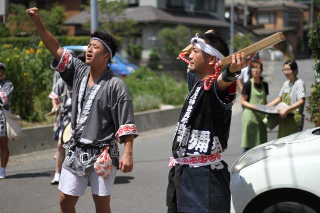 青年燈籠押し