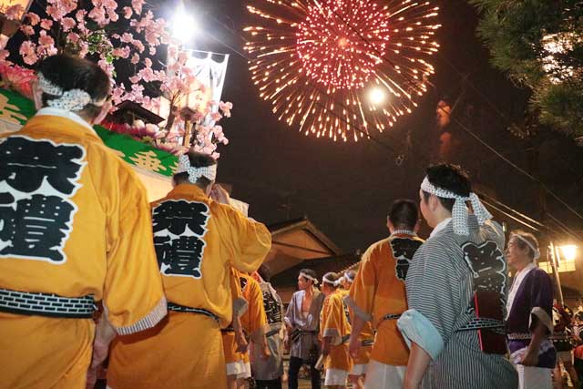 花火と大燈籠